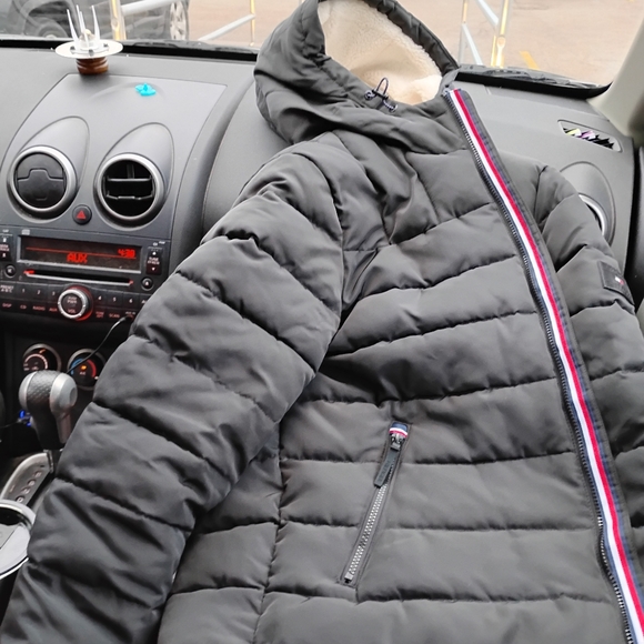 Brand new Tommy hilfiger jacket - Picture 5 of 11